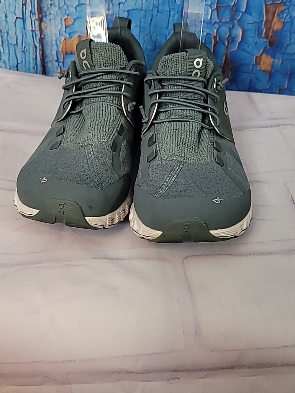 On Running Athletic Shoes - Picture 4 of 9